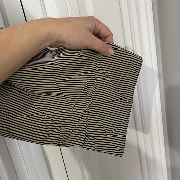 Gold and black print blouse, size large never worn new - Picture 4 of 4